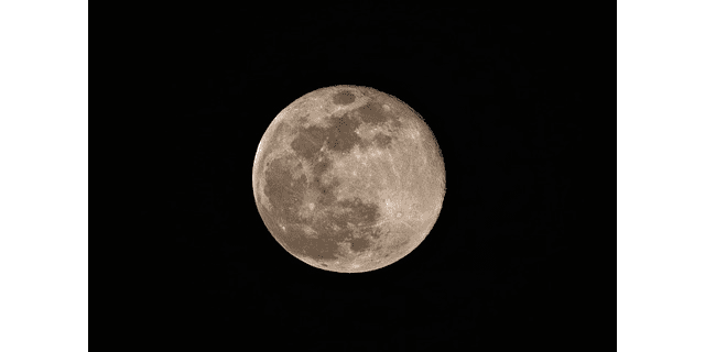 Ay Nedir? Dünyamızın Uydusu ve Yılın 12 Dönemi