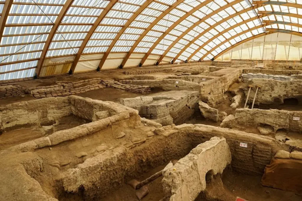 Konya ilimizde bulunan Çatalhöyük ören yeri