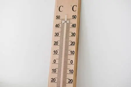 Günlük hayatta sıkça kullanılan sıvılı (civalı) termometre