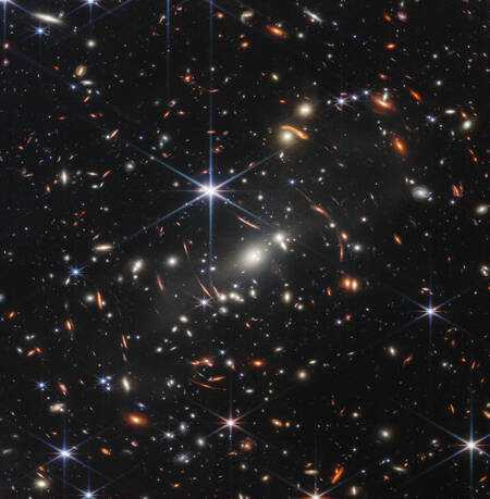 James Webb teleskobunun görüntülediği Evren'in kızılötesi görüntüsü (12.07.2022)