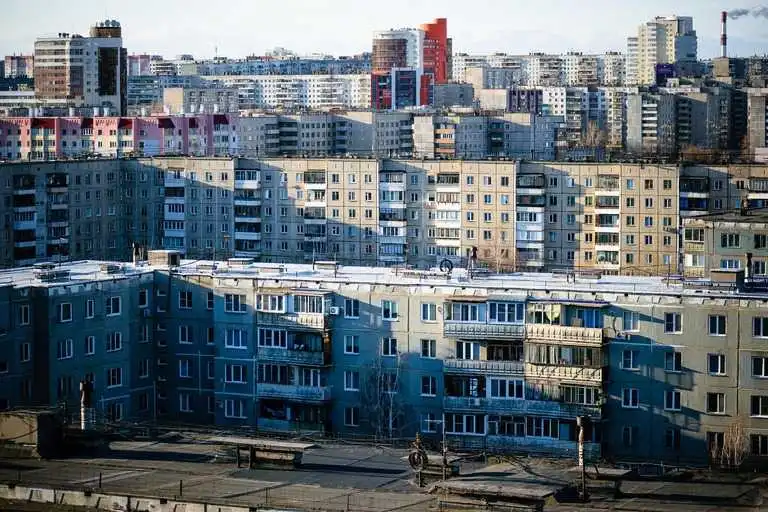 Getto nedir? Resimde tipik bir getto mahallesi görünmektedir. Çokça insanın yaşayacağı, sıkışık biçimdeki evler