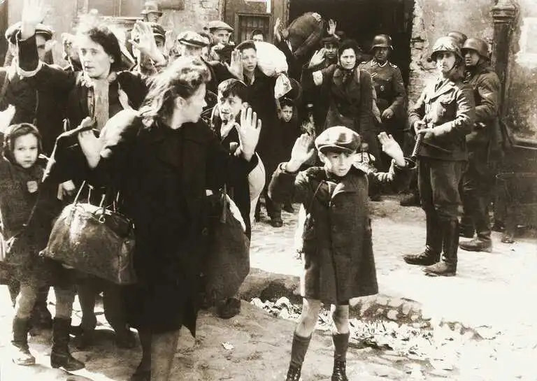 Varşova gettosu: 2. Dünya savaşı sırasında Nazilerin kurduğu bu getto Yahudileri yok etmek için oluşturduğu toplama kampı idi.