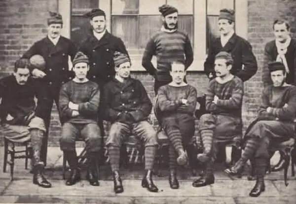 Eski bir futbol takımının oyuncuları