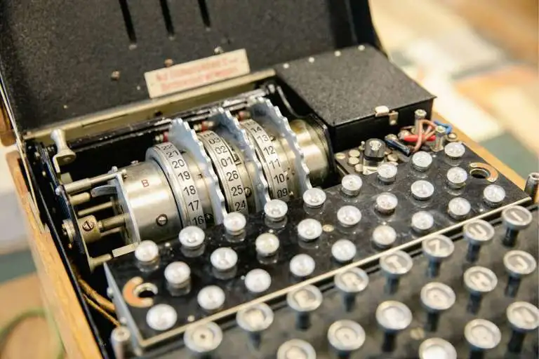 Enigma makinesi nedir?