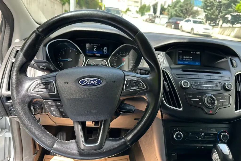 Ford SYNC sisteminin direksiyon üzerindeki kontrol tuşları