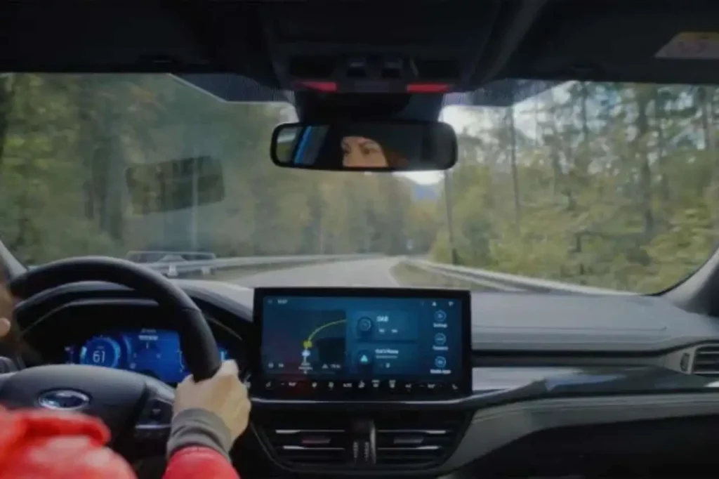 Ford SYNC sisteminin navigasyon ve telefon entegrasyonu özellikleri