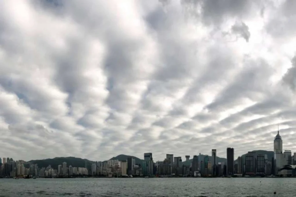 Düzensiz ve parçalı görünen stratocumulus bulutları