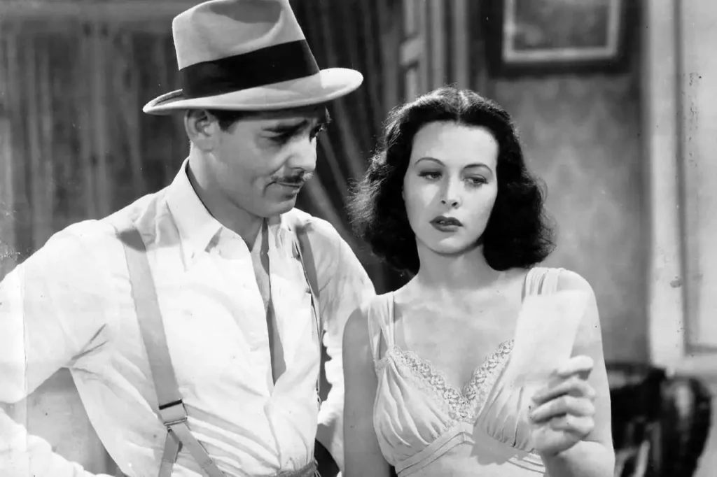Hedy Lamarr MGM döneminde Clark Gable ile film setinde